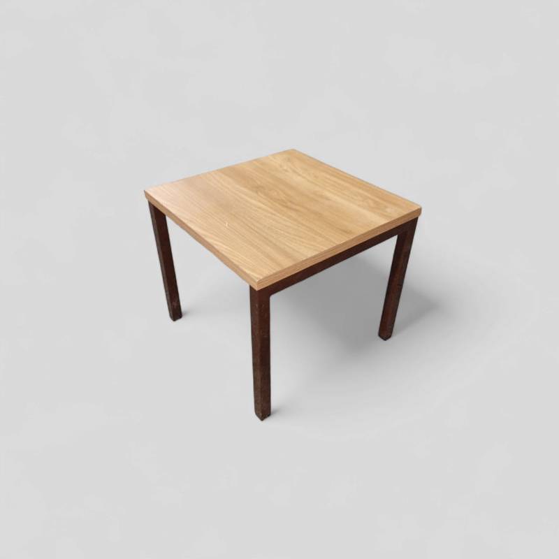 Wooden Table قشرة بني