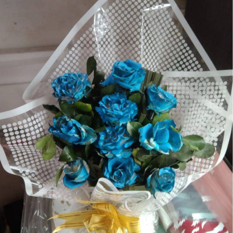 ফুলের বুকে (নীল)