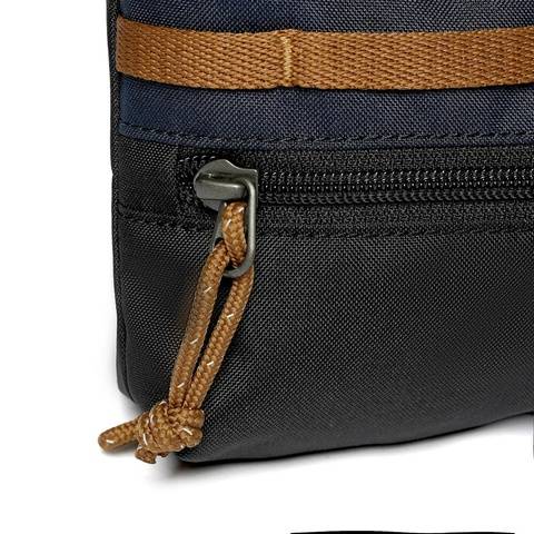 X-ROADTRIP 2.0 TISSUE CASE