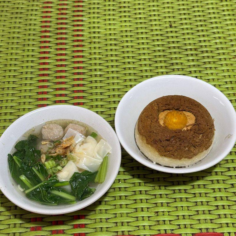 Nasi Tim Ayam Kuah Bakso Pangsit