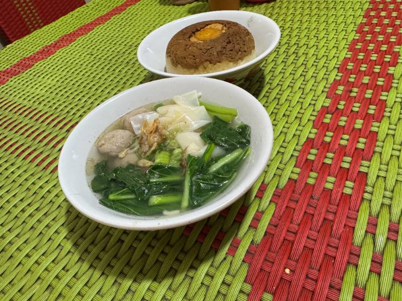 Nasi Tim Ayam Kuah Bakso Pangsit