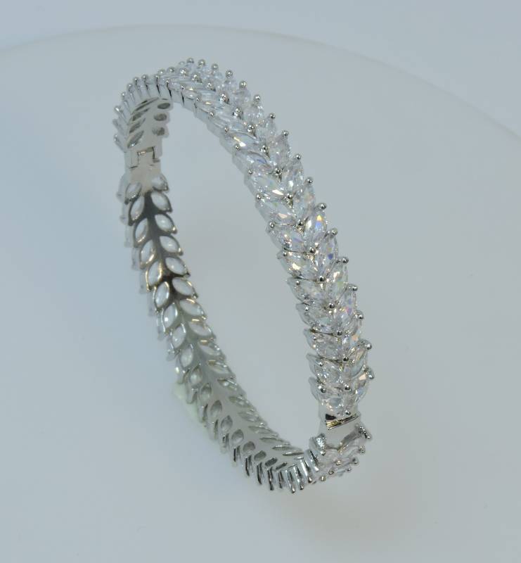 Love bangle 8