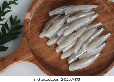 CLEANED ANCHOVY (കൊഴുവ / നെത്തോലി)