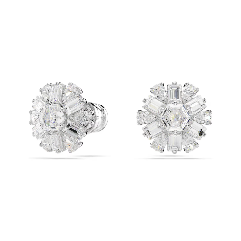 Snowflake stud earrings