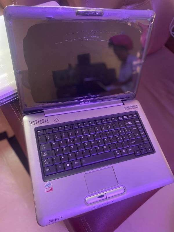 UK used Toahiba| Intel Centrino
| 2gb Ram | 160gb HDD