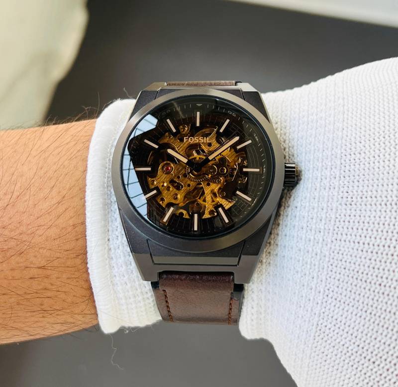 Everett Skeleton Fossil Watch - A Bold Fusion of Style and Precision