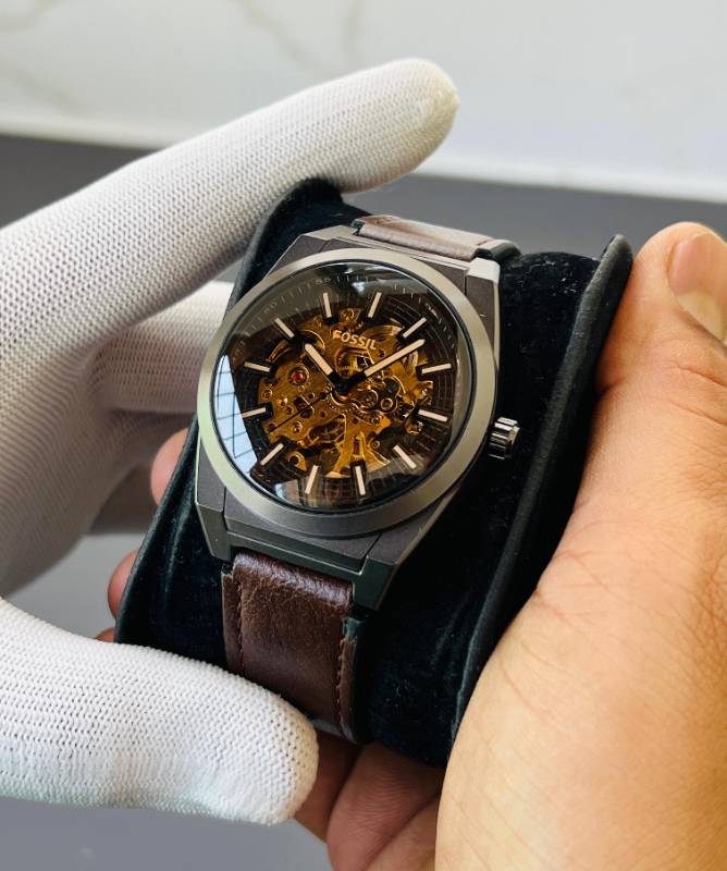 Everett Skeleton Fossil Watch - A Bold Fusion of Style and Precision