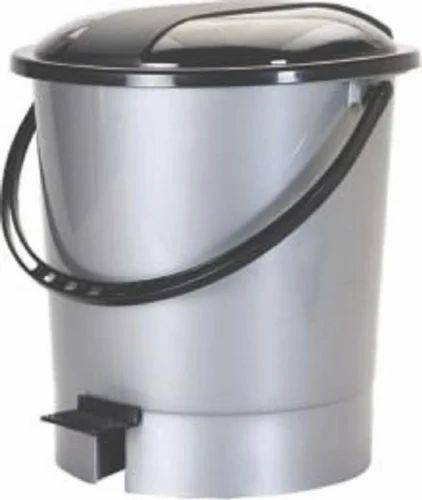 Ratan Pedal Dustbin