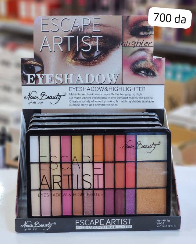 Eyeshadow highlighter