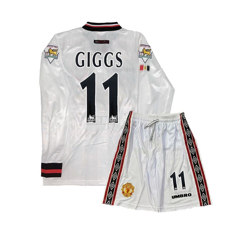 Manchester United Season 98/99 image 33