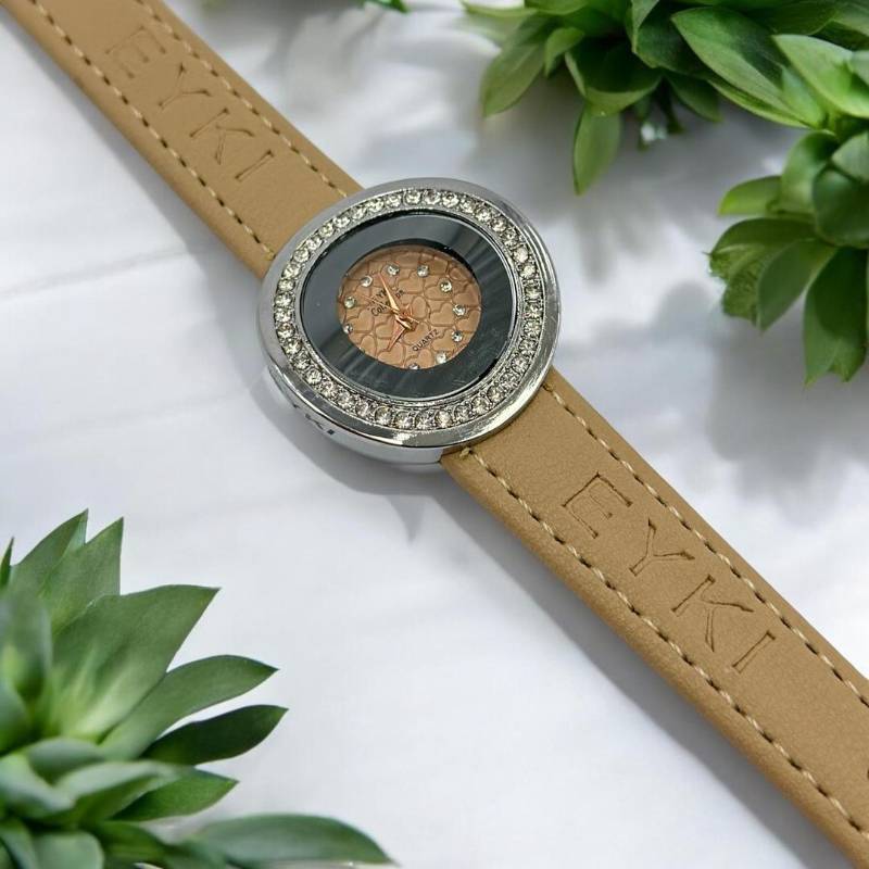 woman movement quartz water resistant watch