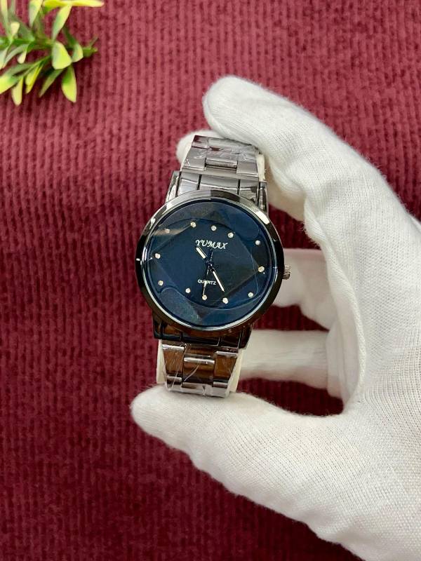 Man quartz chain strap watch