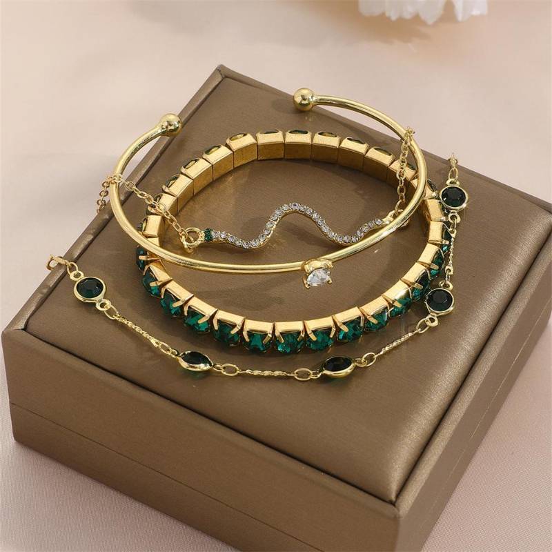 4pcs 4qul design gold plated rhinestone charms bracelet