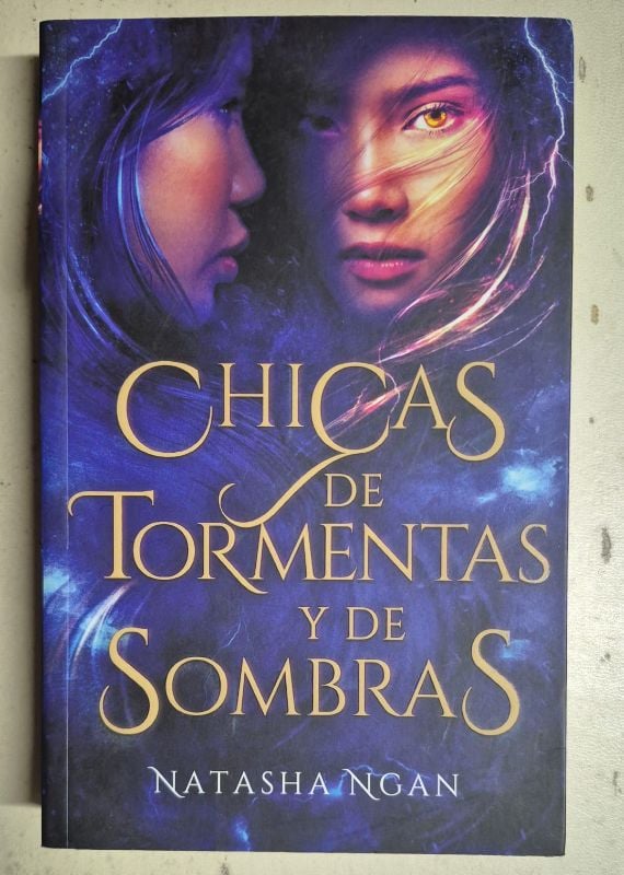 Chicas de tormentas y de sombras