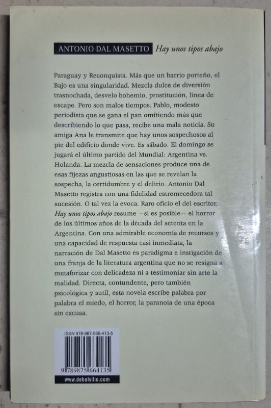 Hay unos tipos abajo
