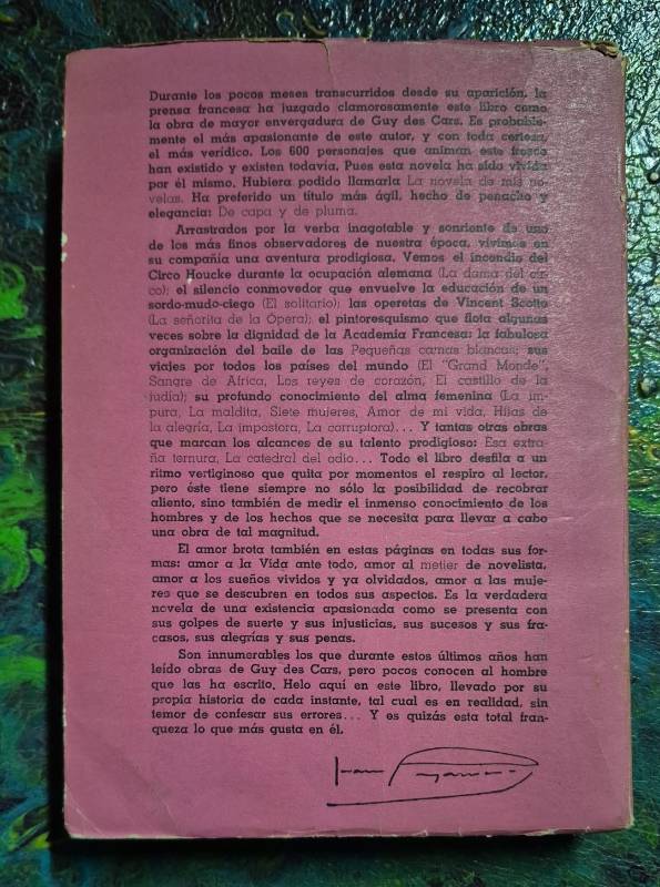 De capa y de pluma