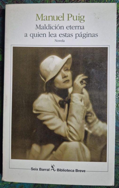 Maldición eterna a quien lea estas páginas
