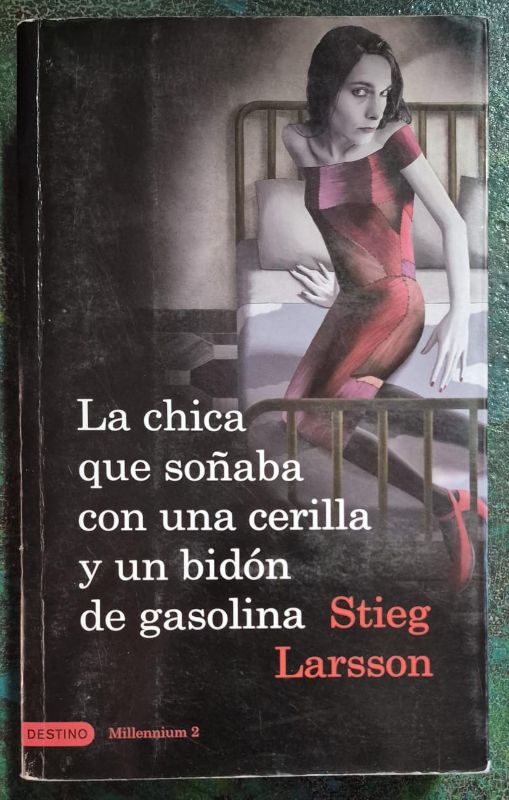 La chica que soñaba con una cerilla y un bidón de gasolina