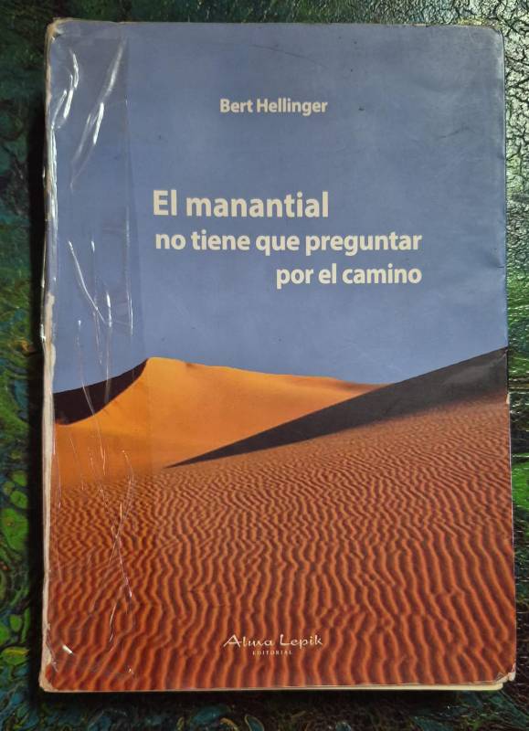 El manantial no tiene que preguntar por el camino