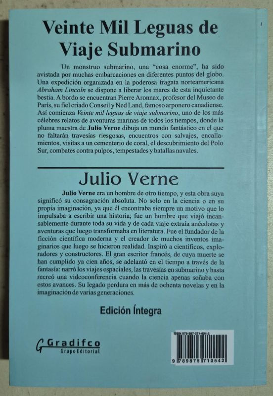 Veinte mil leguas de viaje submarino / Roble/Plus