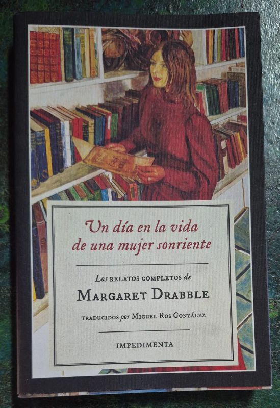 Un día en la vida de una mujer sonriente