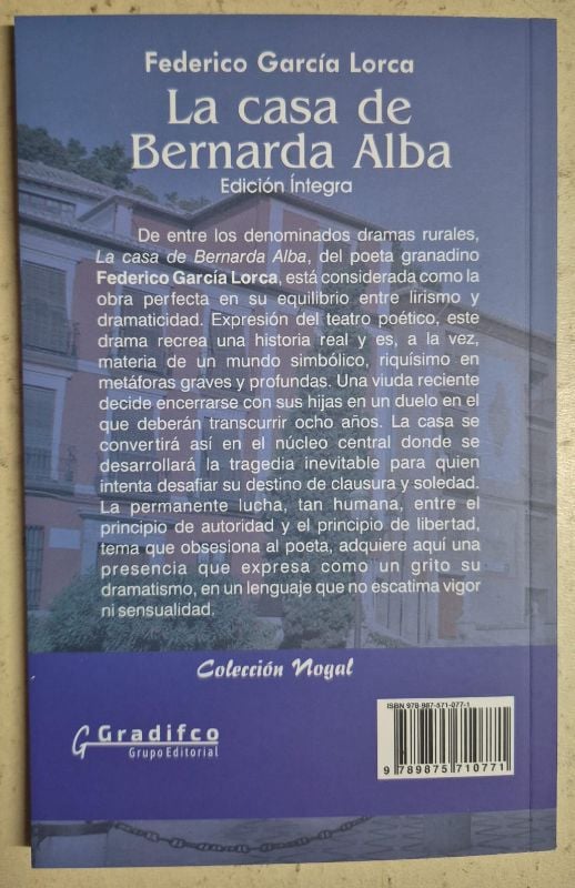La casa de Bernarda Alba / Nogal