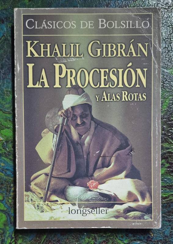 La procesión y alas rotas