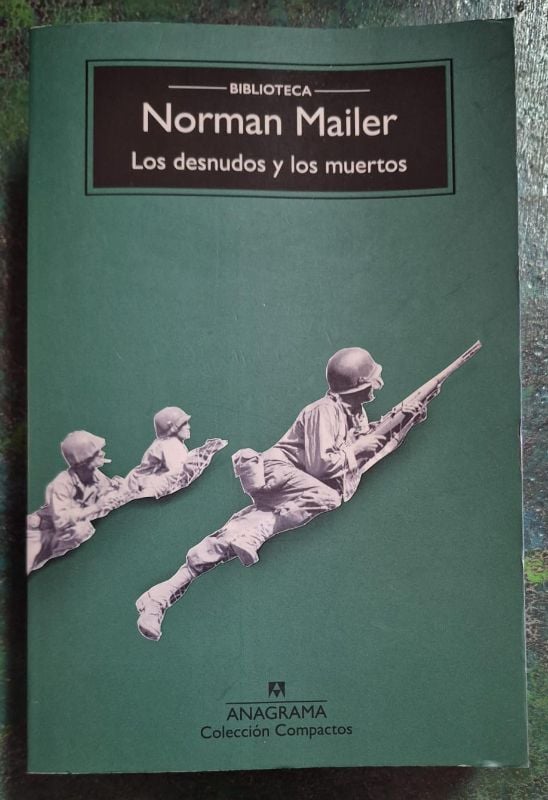 Los desnudos y los muertos