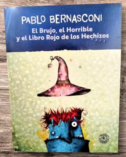 EL BRUJO, EL HORRIBLE Y EL LIBRO ROJO