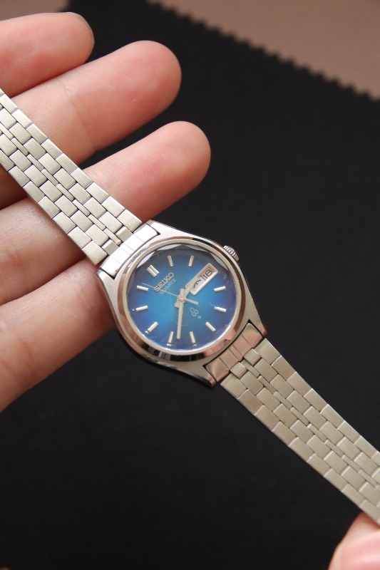 COLOURED DIAL SERIES: Seiko Blue Dial Watch with Hexagon Crystal