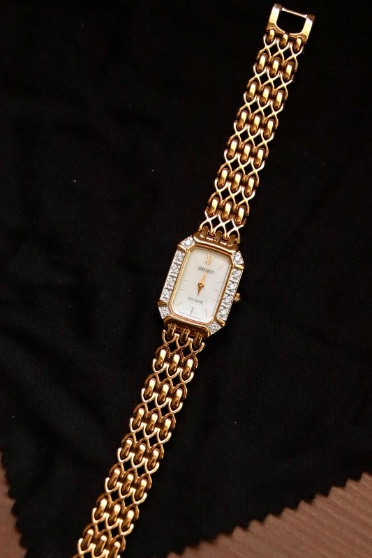 RARE Seiko Exceline Mother Of Pearl Gold-Tone Diamond Watch