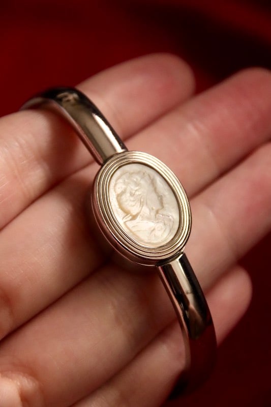 EXTREMELY RARE Mario Valentino Oval Case Bangle Quartz Watch