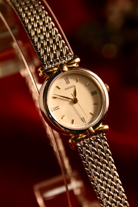 Seiko 2P21-0260 Dual Tone Bracelet Ladies' Vintage Watch