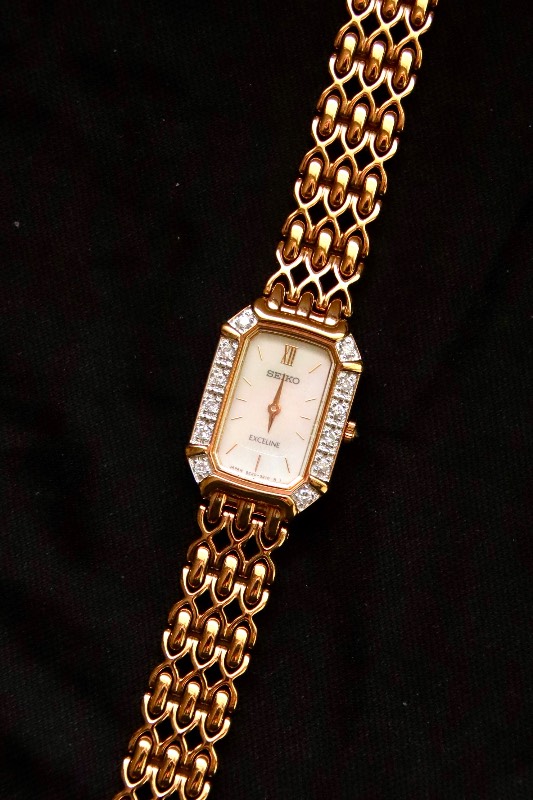 RARE Seiko Exceline Mother Of Pearl Gold-Tone Diamond Watch