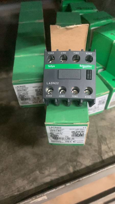 Auxiliary Contact Block / 2 NO + 2 NC