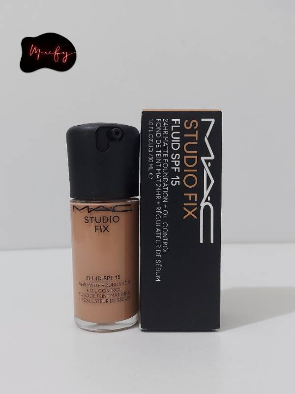 MAC Studio FIx Fluid SPF 15 24HR Matte Foundation + Oil Control NC40