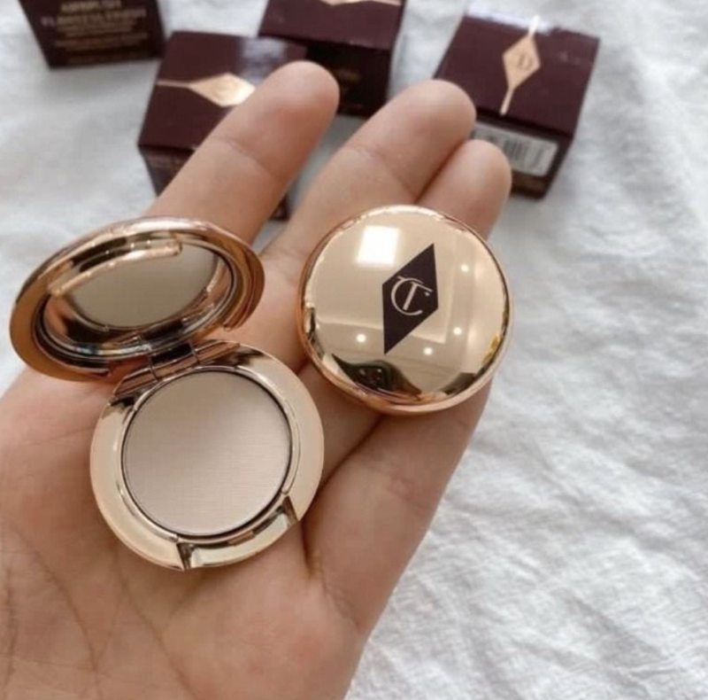 Charlotte Tilbury 
Airbrush Flawless Finish Powder trial size in shade Fair- 0.8g