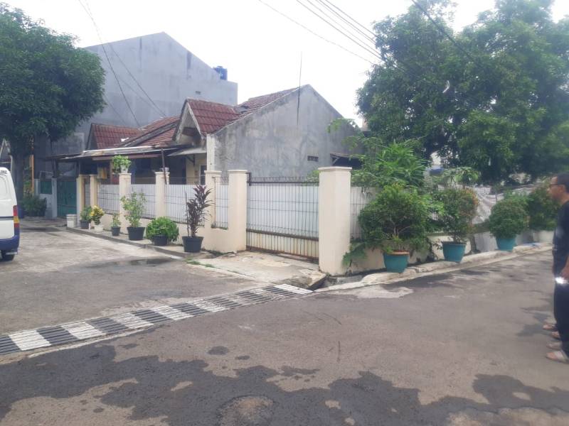 Dijual Rumah Hook Bebas Banjir, Cipondoh