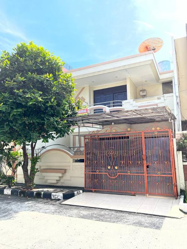 Dijual Rumah 2 Lantai Strategis, Green Garden