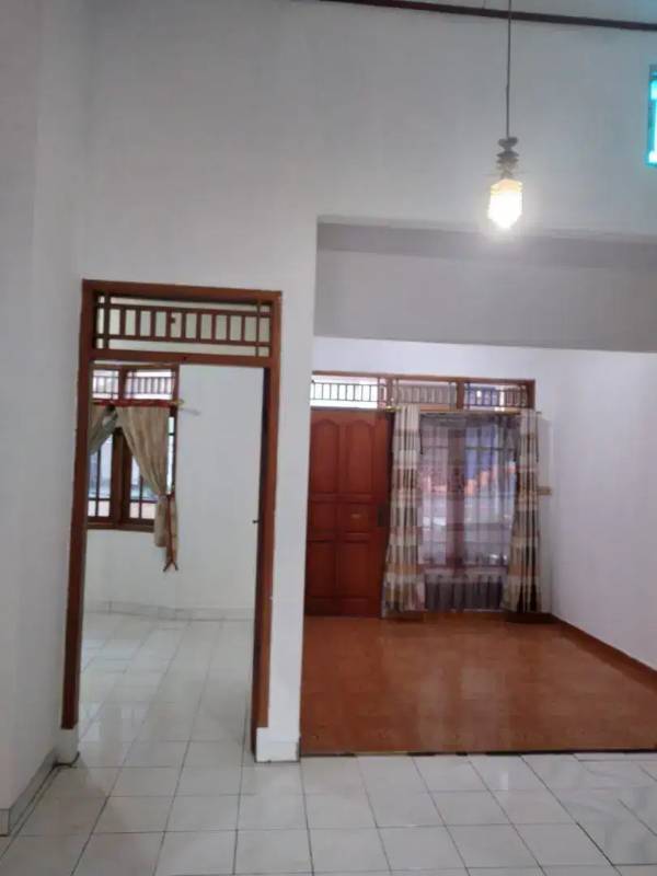 Jual Rumah 2 Lantai SHM Murah, Ciledug