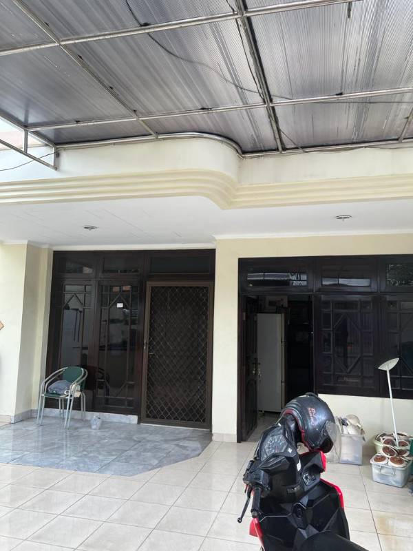 Dijual Rumah 2 Lantai Strategis, Green Garden