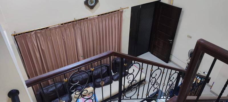 Dijual Rumah Semi Furnish 3 Lantai, Cipondoh