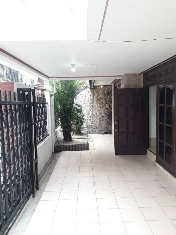 Jual Rumah Strategis Hook Tebet