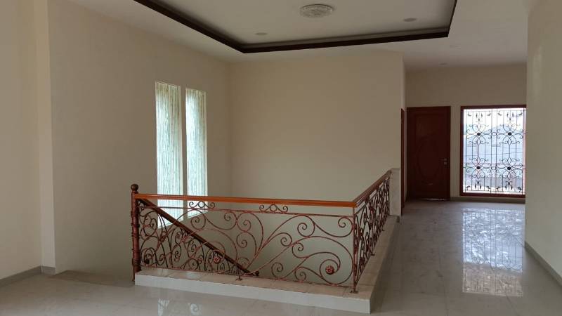 Dijual Segera Rumah Hook 2,5 Lantai. Cengkareng