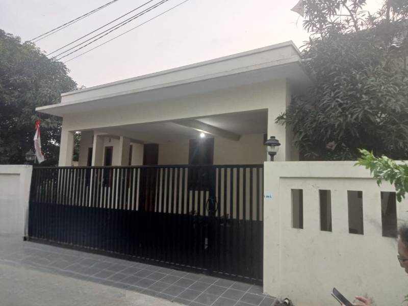 Dijual Rumah - Karang Tengah