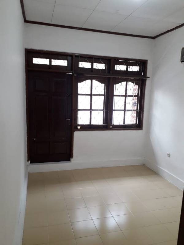 Jual Rumah Strategis Hook Tebet