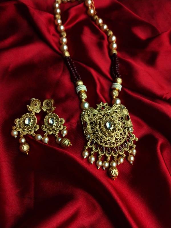 Vyomika- long necklace with earrings