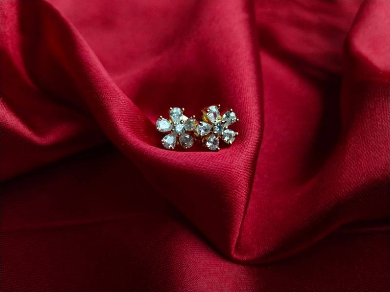 Luminara- Diamond white pendant and earring set