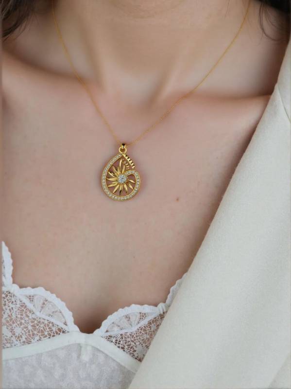 Solira-Elegant tear drop shaped pendant
