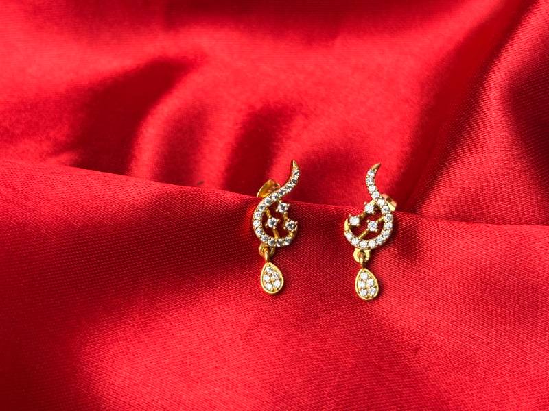 Seraphine-an abstract set of pendant and earrings